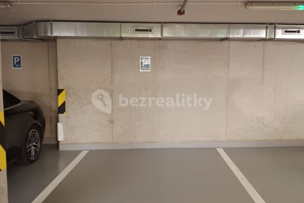 Pronájem garáže 12 m², Pod Barvířkou, Praha, Praha