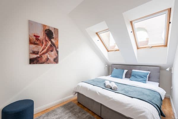 Pronájem bytu  75 m², Plzeňská, Praha