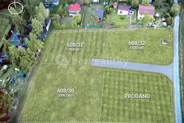 Prodej pozemku 1.067 m², 