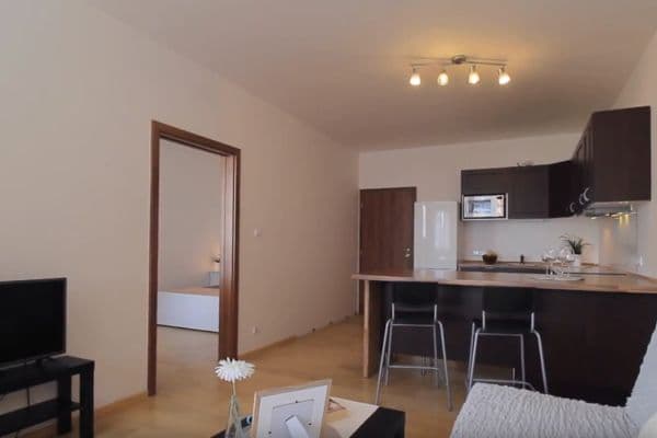Pronájem bytu  60 m², Zakšínská, Praha