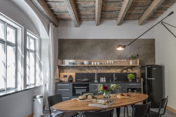 Pronájem bytu  90 m², Vlašská, Praha