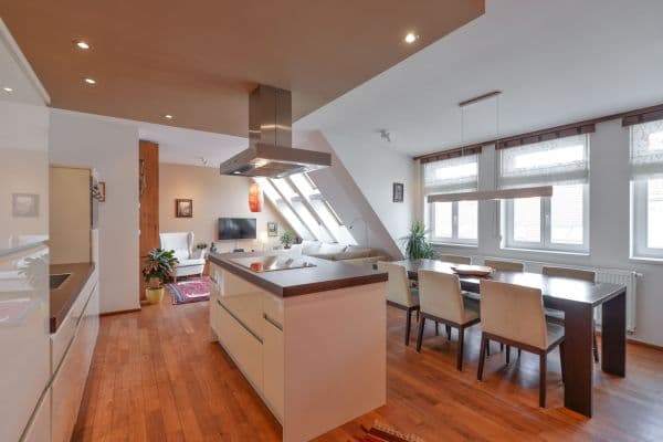 Pronájem bytu  78 m², Varšavská, Praha, Praha