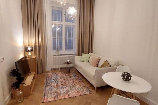 Pronájem bytu  40 m², Dlážděná, Praha