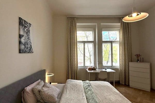 Pronájem bytu  150 m², Korunní, Praha