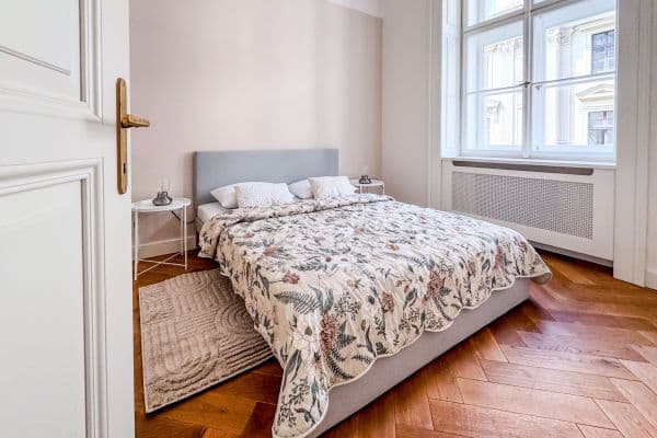 Pronájem bytu  40 m², Dlážděná, Praha