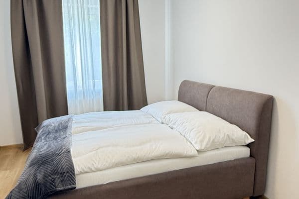 Pronájem bytu  44 m², Zbraslavská, Praha