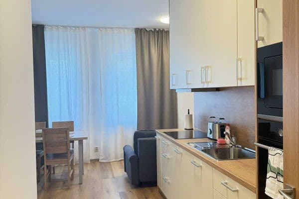 Pronájem bytu  43 m², Zbraslavská, Praha