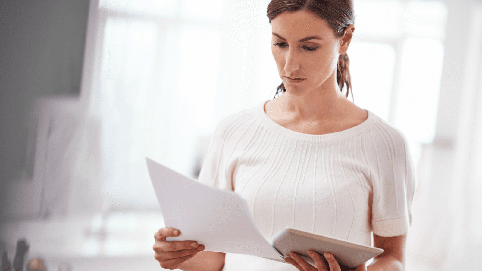 Jakmile koupíte byt v SVJ, čeká vás nejen zabydlování, ale také pročítání stanov SVJ.