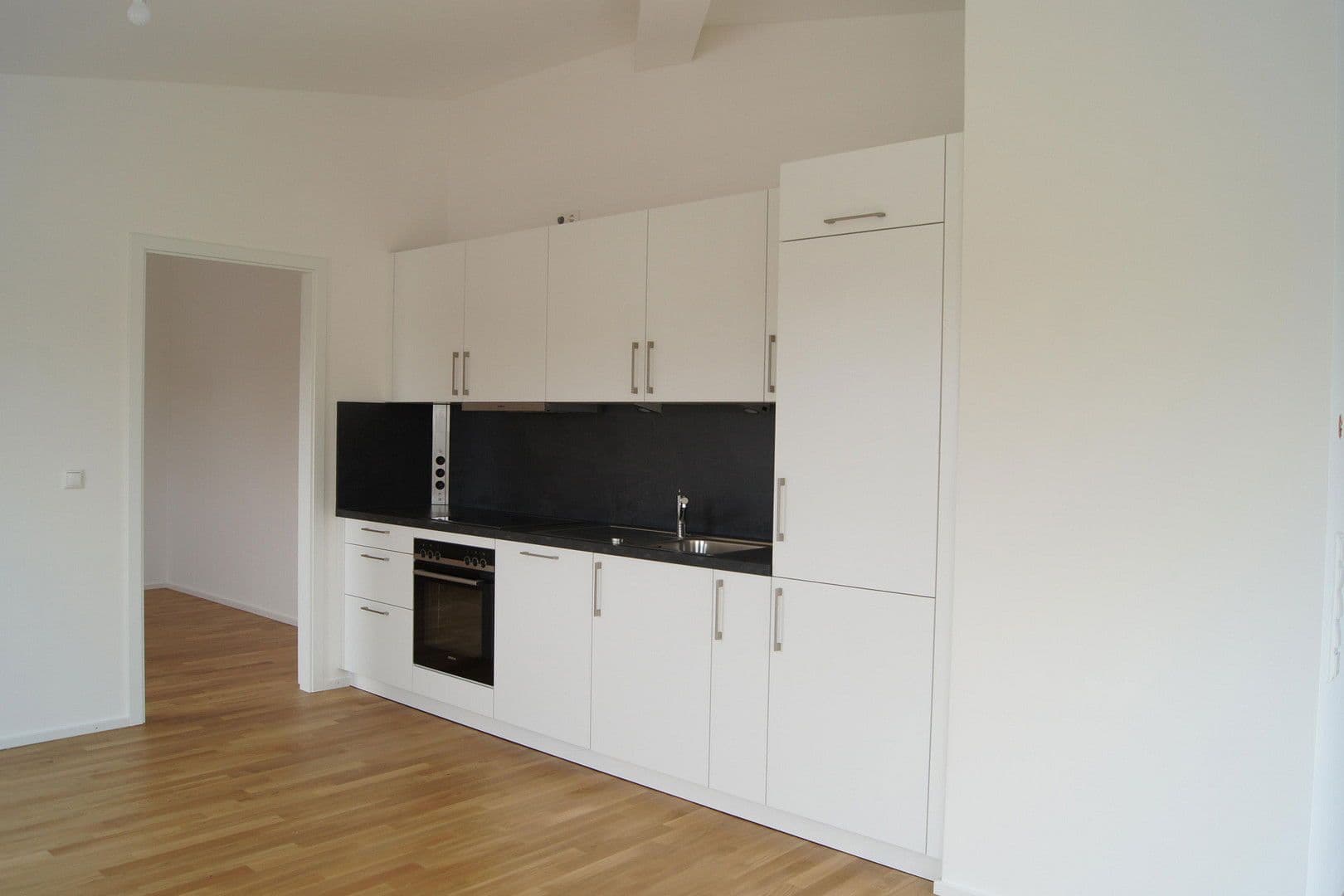 Pronájem bytu 3+1 74 m², Leonrodstrasse 18, München, Bavorsko Pronájem bytu 3+1 74 m², Leonrodstrasse 18, München, Bavorsko