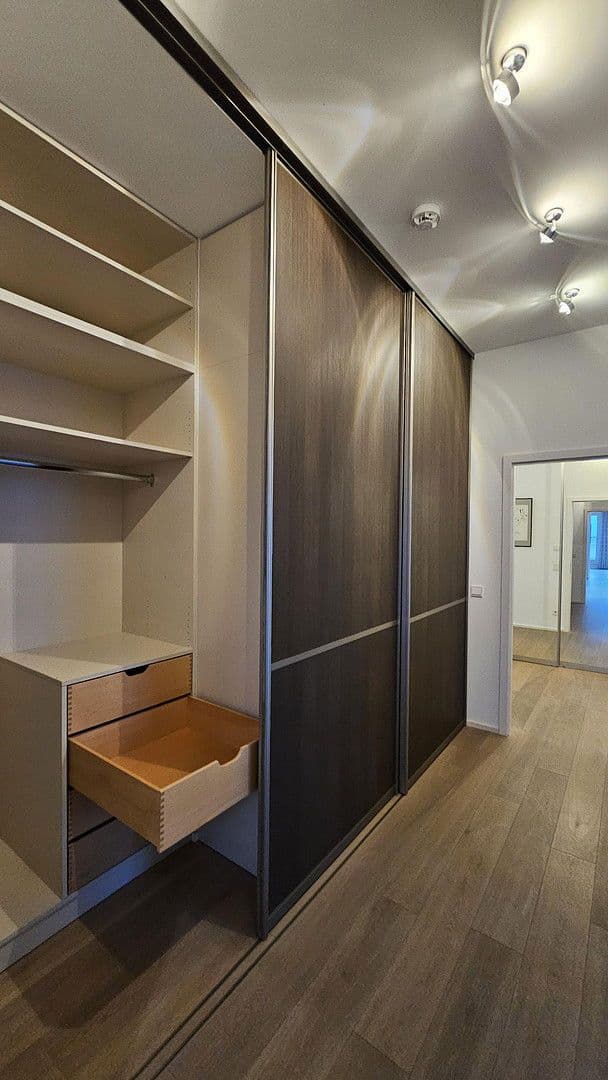 Prodej bytu 3+1 199 m², Köln, Severní Porýní-Vestfálsko Prodej bytu 3+1 199 m², Köln, Severní Porýní-Vestfálsko