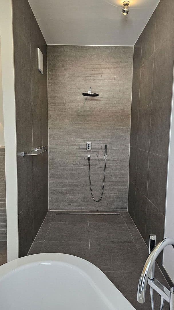 Prodej bytu 3+1 199 m², Köln, Severní Porýní-Vestfálsko Prodej bytu 3+1 199 m², Köln, Severní Porýní-Vestfálsko