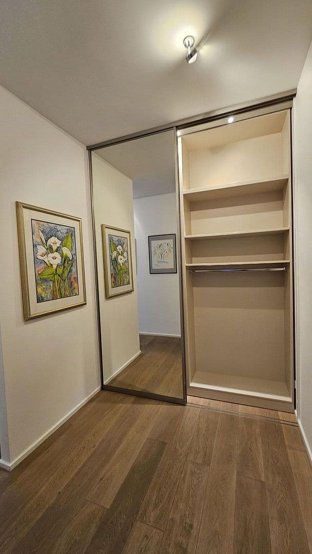 Prodej bytu 3+1 199 m², Köln, Severní Porýní-Vestfálsko Prodej bytu 3+1 199 m², Köln, Severní Porýní-Vestfálsko