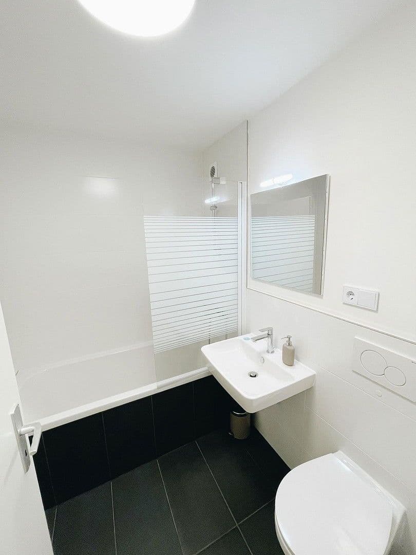 Pronájem bytu 1+1 33 m², Boschetsrieder Straße 55, München, Bavorsko Pronájem bytu 1+1 33 m², Boschetsrieder Straße 55, München, Bavorsko