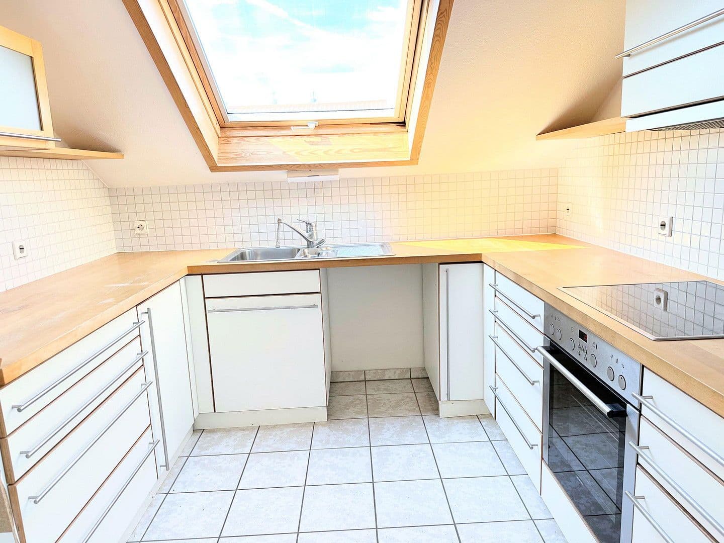 Prodej domu 320 m², pozemek 538 m², Gustav-Werner-Straße 10, Bönnigheim, Bádensko-Württembersko Prodej domu 320 m², pozemek 538 m², Gustav-Werner-Straße 10, Bönnigheim, Bádensko-Württembersko