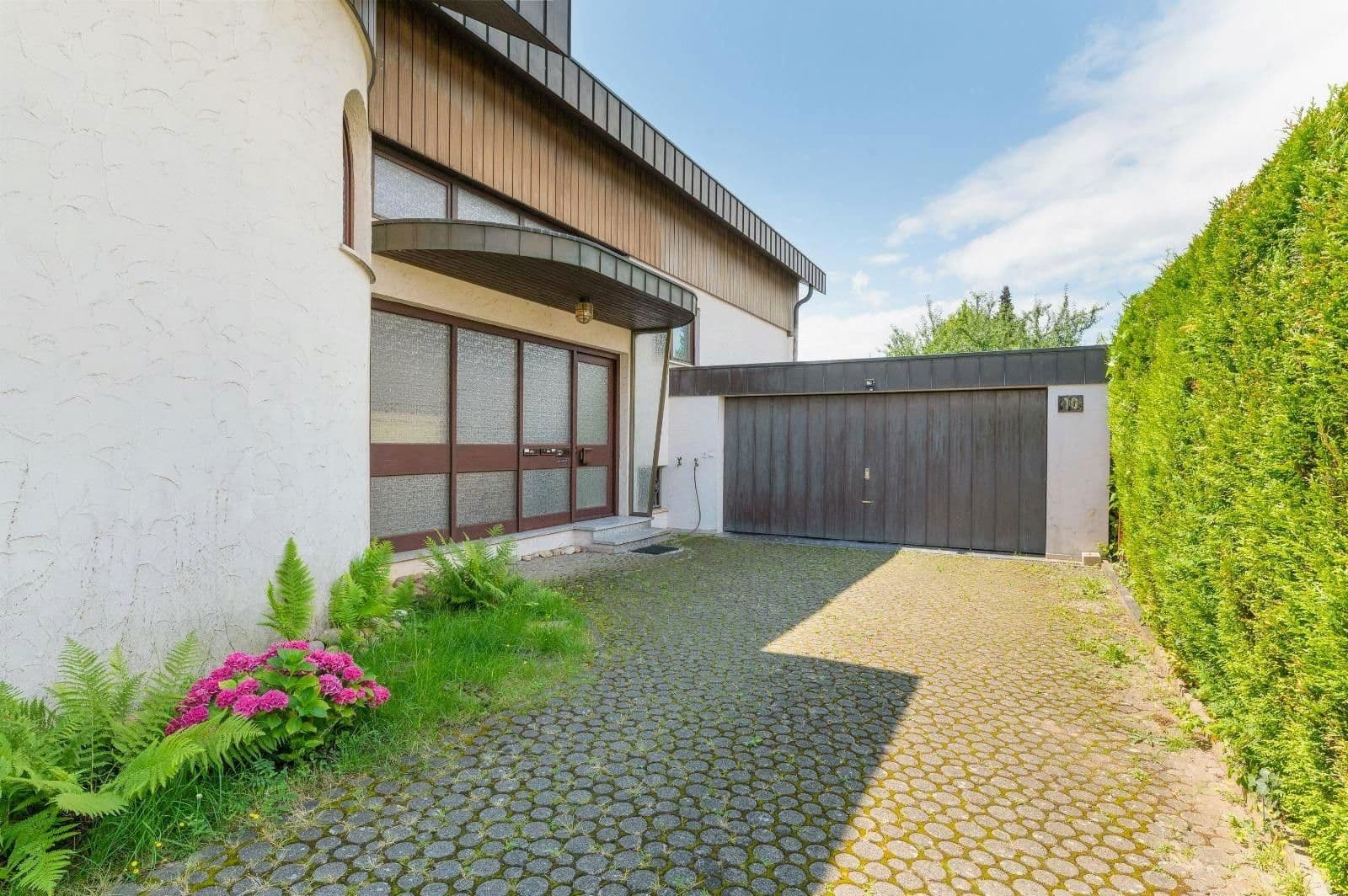Prodej domu 320 m², pozemek 538 m², Gustav-Werner-Straße 10, Bönnigheim, Bádensko-Württembersko Prodej domu 320 m², pozemek 538 m², Gustav-Werner-Straße 10, Bönnigheim, Bádensko-Württembersko