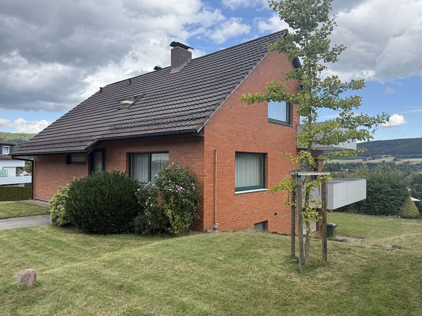 Prodej domu 190 m², pozemek 1.248 m², Reinhardshagen, Hessen Prodej domu 190 m², pozemek 1.248 m², Reinhardshagen, Hessen