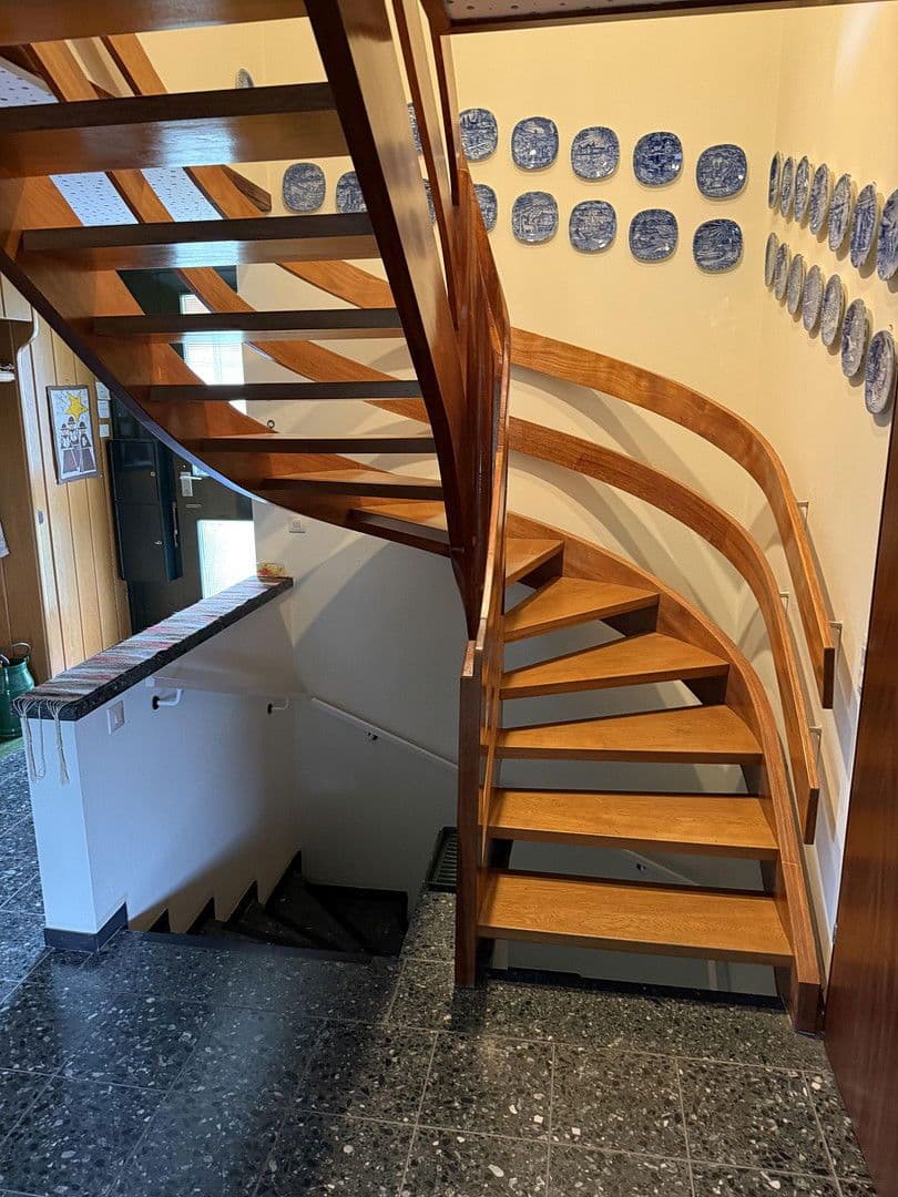 Prodej domu 190 m², pozemek 1.248 m², Reinhardshagen, Hessen Prodej domu 190 m², pozemek 1.248 m², Reinhardshagen, Hessen