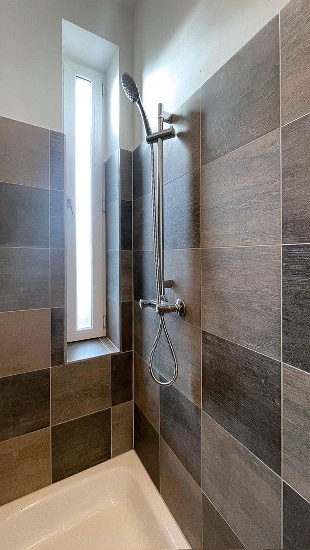 Prodej bytu 1+1 42 m², Koloniestrasse 33, Berlin, Berlín Prodej bytu 1+1 42 m², Koloniestrasse 33, Berlin, Berlín