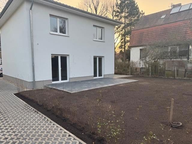 Pronájem domu 137 m², pozemek 300 m², Tiniusstr. 35, Berlin, Berlín Pronájem domu 137 m², pozemek 300 m², Tiniusstr. 35, Berlin, Berlín