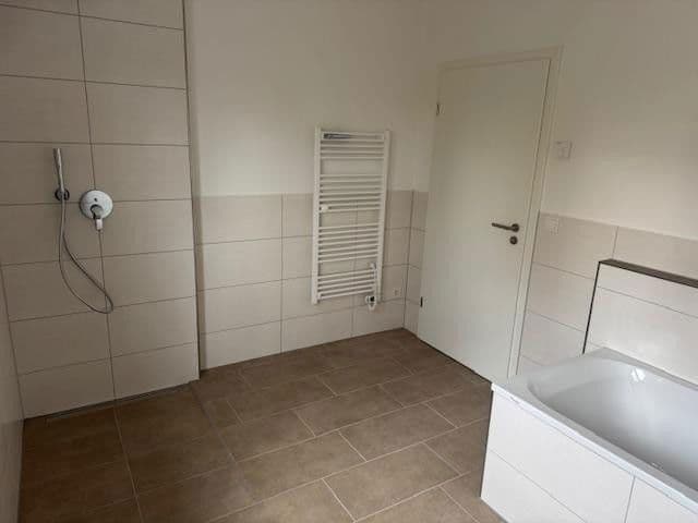 Pronájem domu 137 m², pozemek 300 m², Tiniusstr. 35, Berlin, Berlín Pronájem domu 137 m², pozemek 300 m², Tiniusstr. 35, Berlin, Berlín