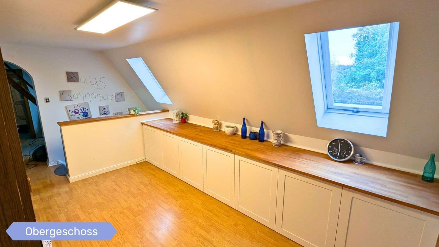 Prodej domu 213 m², pozemek 5.000 m², Garbsen, Dolní Sasko Prodej domu 213 m², pozemek 5.000 m², Garbsen, Dolní Sasko