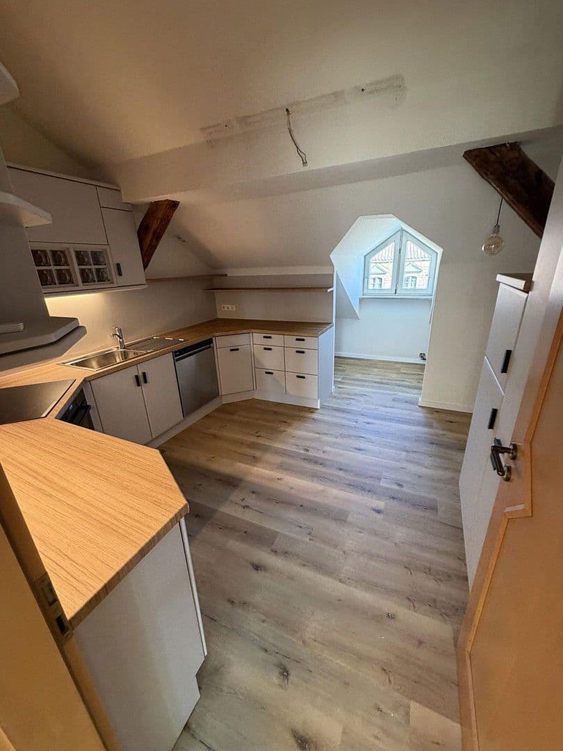 Pronájem bytu 4+1 151 m², Westliche Stadtmauerstraße 64, Erlangen, Bavorsko Pronájem bytu 4+1 151 m², Westliche Stadtmauerstraße 64, Erlangen, Bavorsko