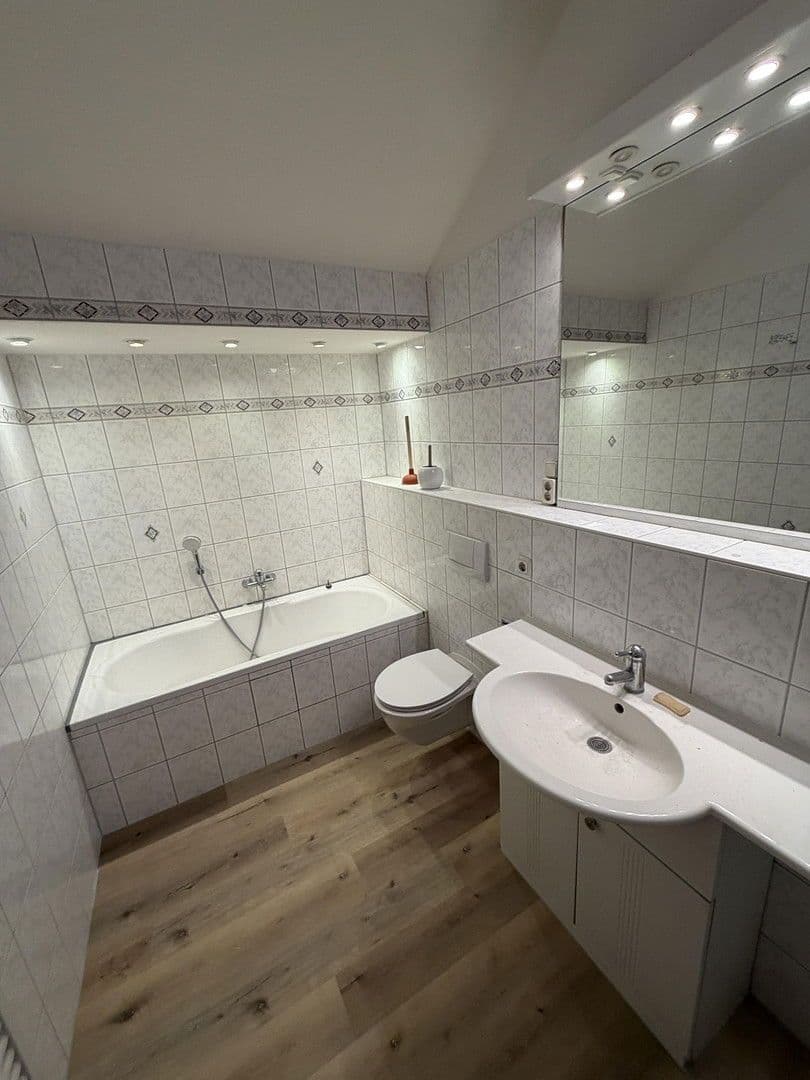 Pronájem bytu 4+1 151 m², Westliche Stadtmauerstraße 64, Erlangen, Bavorsko Pronájem bytu 4+1 151 m², Westliche Stadtmauerstraße 64, Erlangen, Bavorsko