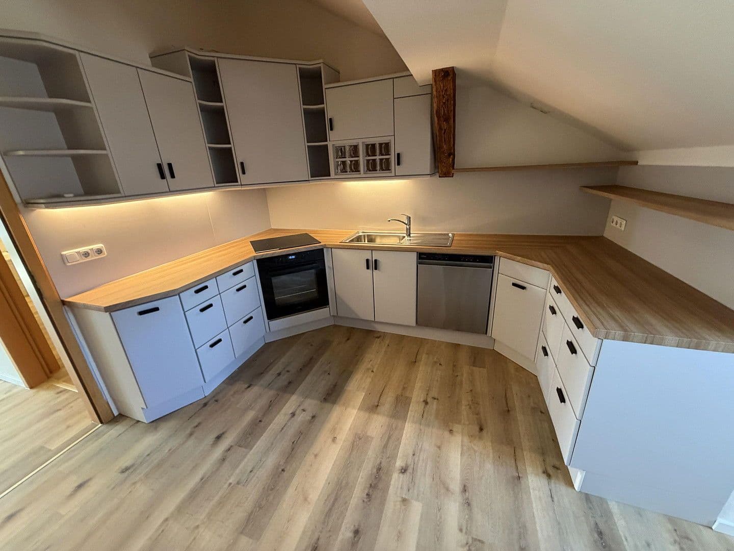 Pronájem bytu 4+1 151 m², Westliche Stadtmauerstraße 64, Erlangen, Bavorsko Pronájem bytu 4+1 151 m², Westliche Stadtmauerstraße 64, Erlangen, Bavorsko