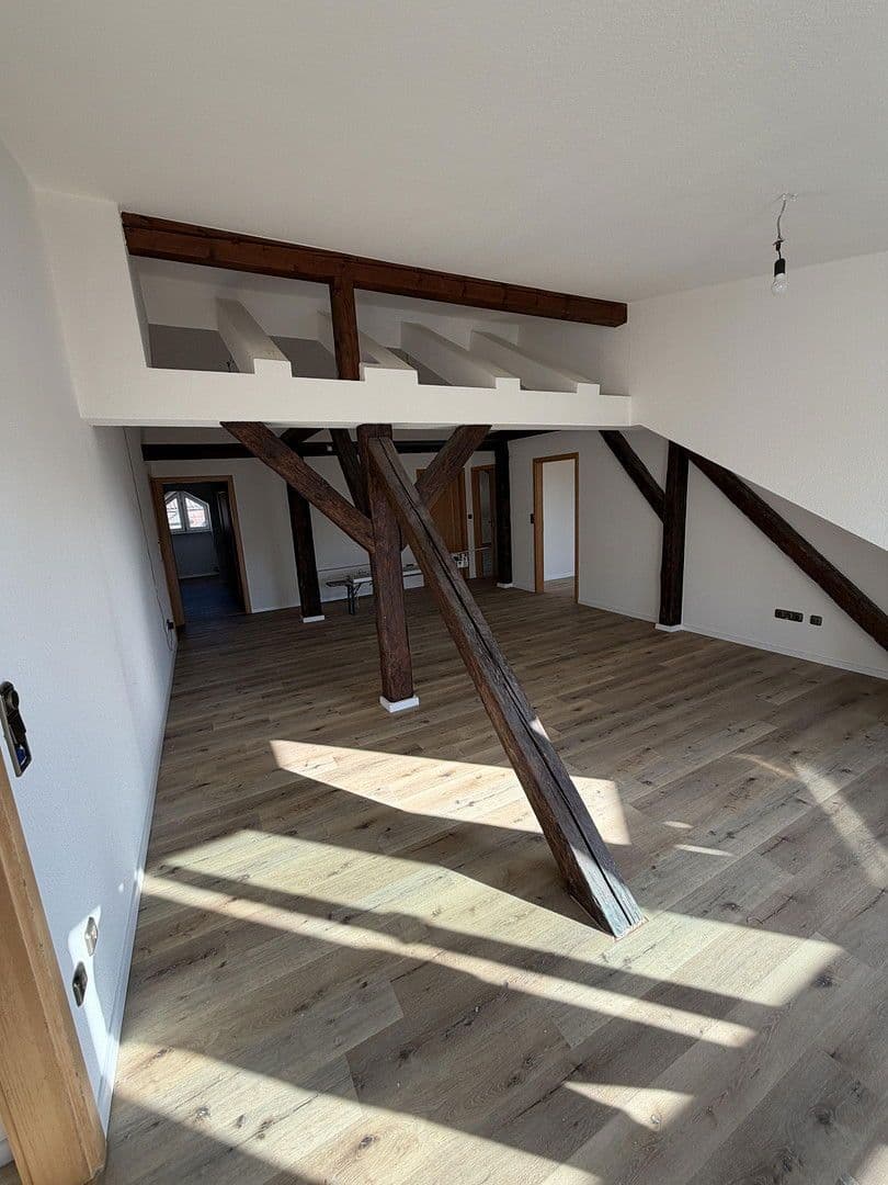 Pronájem bytu 4+1 151 m², Westliche Stadtmauerstraße 64, Erlangen, Bavorsko Pronájem bytu 4+1 151 m², Westliche Stadtmauerstraße 64, Erlangen, Bavorsko