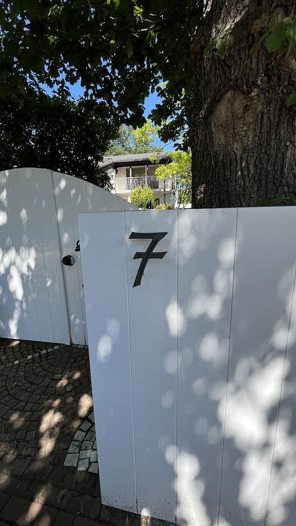 Pronájem domu 240 m², pozemek 450 m², Bad Homburg vor der Höhe, Hessen Pronájem domu 240 m², pozemek 450 m², Bad Homburg vor der Höhe, Hessen