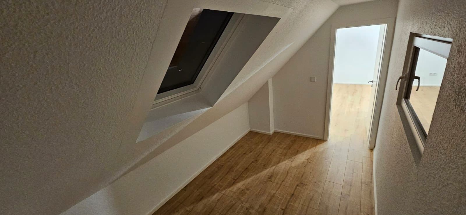 Pronájem bytu 2+1 55 m², Schlesische Straße 61, Düsseldorf, Severní Porýní-Vestfálsko Pronájem bytu 2+1 55 m², Schlesische Straße 61, Düsseldorf, Severní Porýní-Vestfálsko