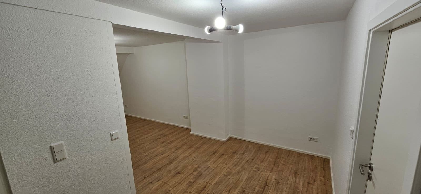 Pronájem bytu 2+1 55 m², Schlesische Straße 61, Düsseldorf, Severní Porýní-Vestfálsko Pronájem bytu 2+1 55 m², Schlesische Straße 61, Düsseldorf, Severní Porýní-Vestfálsko