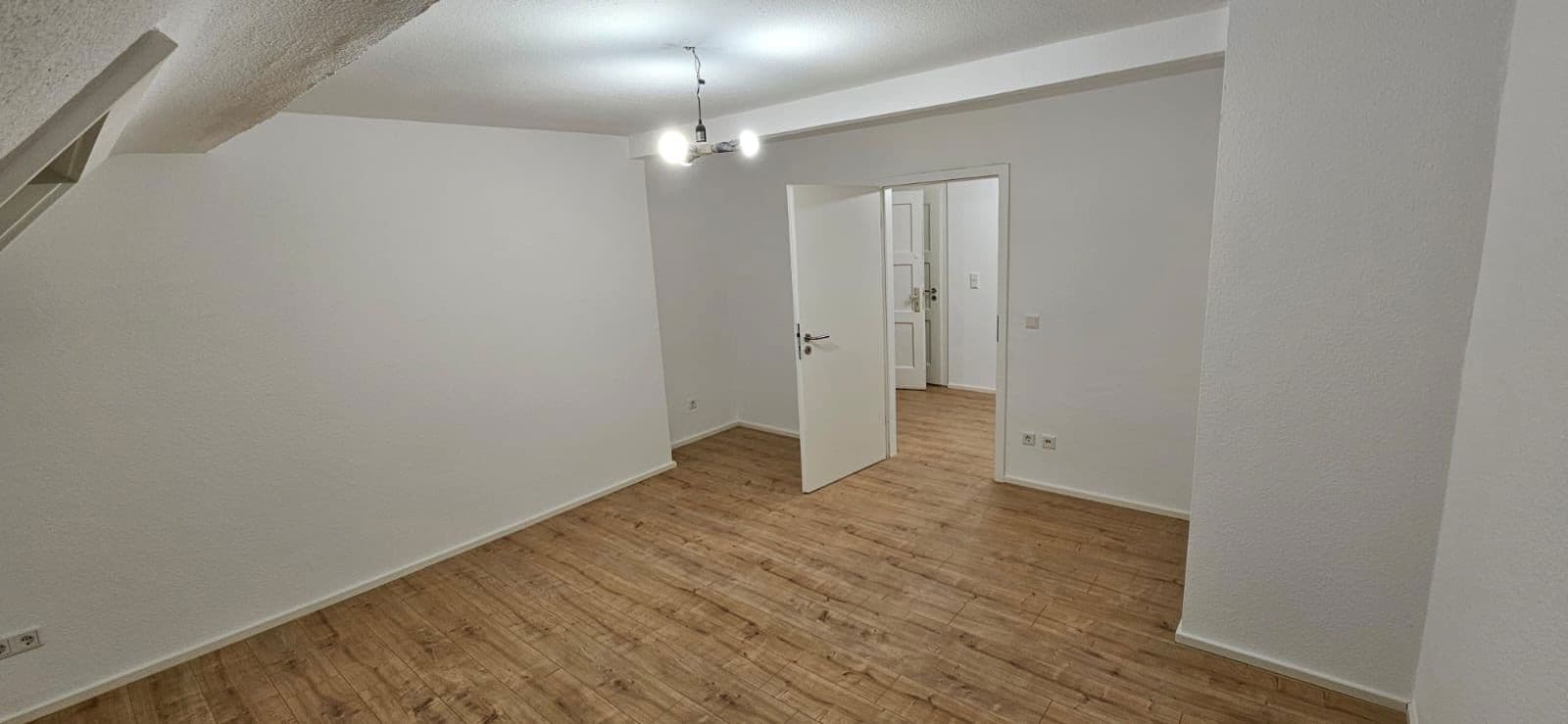 Pronájem bytu 2+1 55 m², Schlesische Straße 61, Düsseldorf, Severní Porýní-Vestfálsko Pronájem bytu 2+1 55 m², Schlesische Straße 61, Düsseldorf, Severní Porýní-Vestfálsko