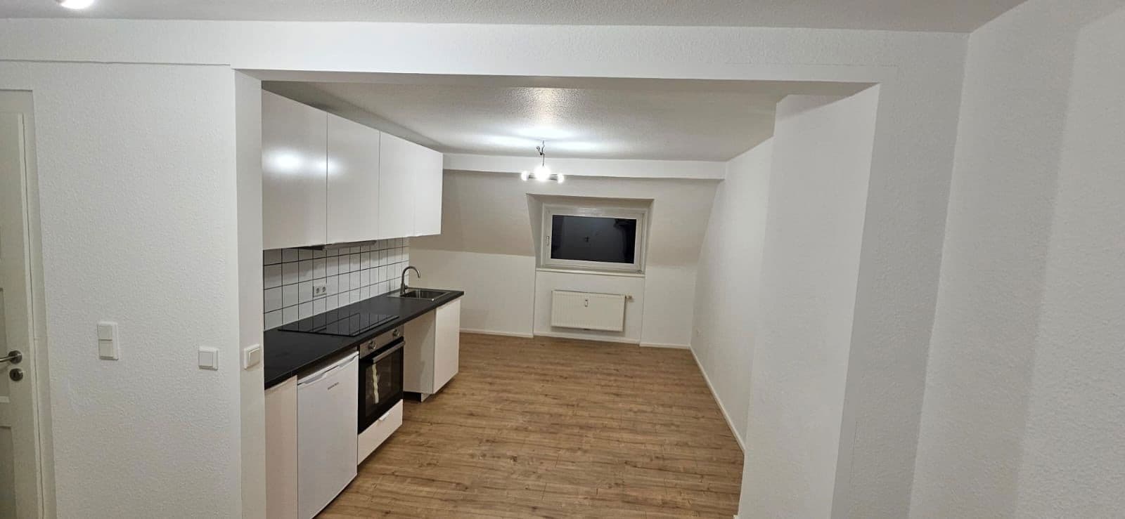 Pronájem bytu 2+1 55 m², Schlesische Straße 61, Düsseldorf, Severní Porýní-Vestfálsko Pronájem bytu 2+1 55 m², Schlesische Straße 61, Düsseldorf, Severní Porýní-Vestfálsko