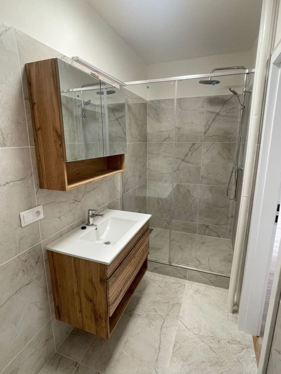 Pronájem bytu 1+1 36 m², Pod Lipami, Praha, Praha Pronájem bytu 1+1 36 m², Pod Lipami, Praha, Praha