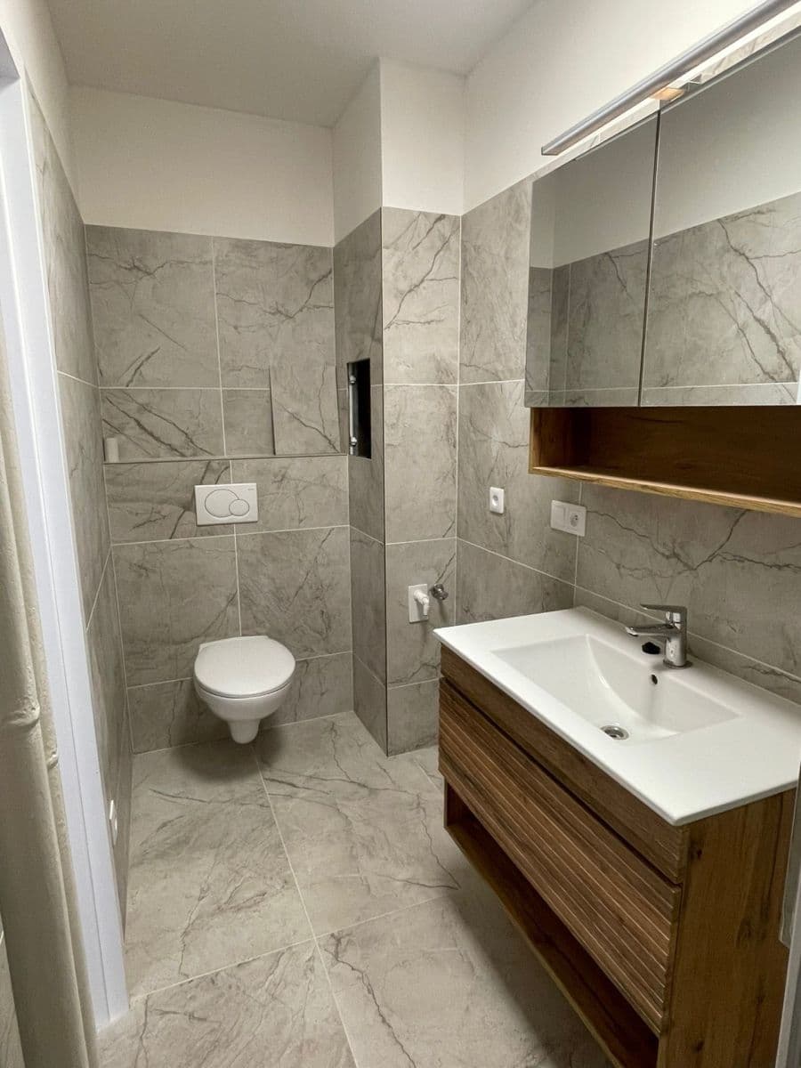 Pronájem bytu 1+1 36 m², Pod Lipami, Praha, Praha Pronájem bytu 1+1 36 m², Pod Lipami, Praha, Praha