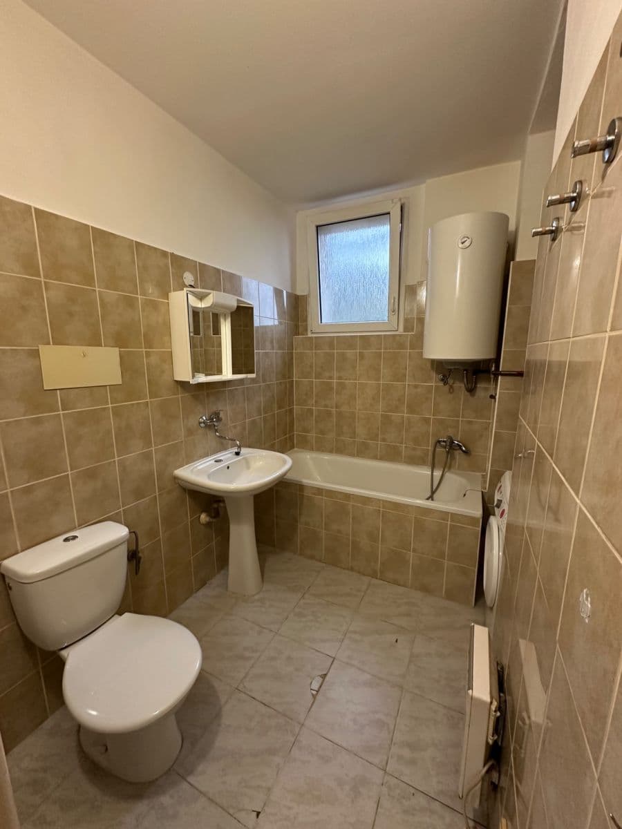 Pronájem bytu 2+1 50 m², Křížová, Praha, Praha Pronájem bytu 2+1 50 m², Křížová, Praha, Praha