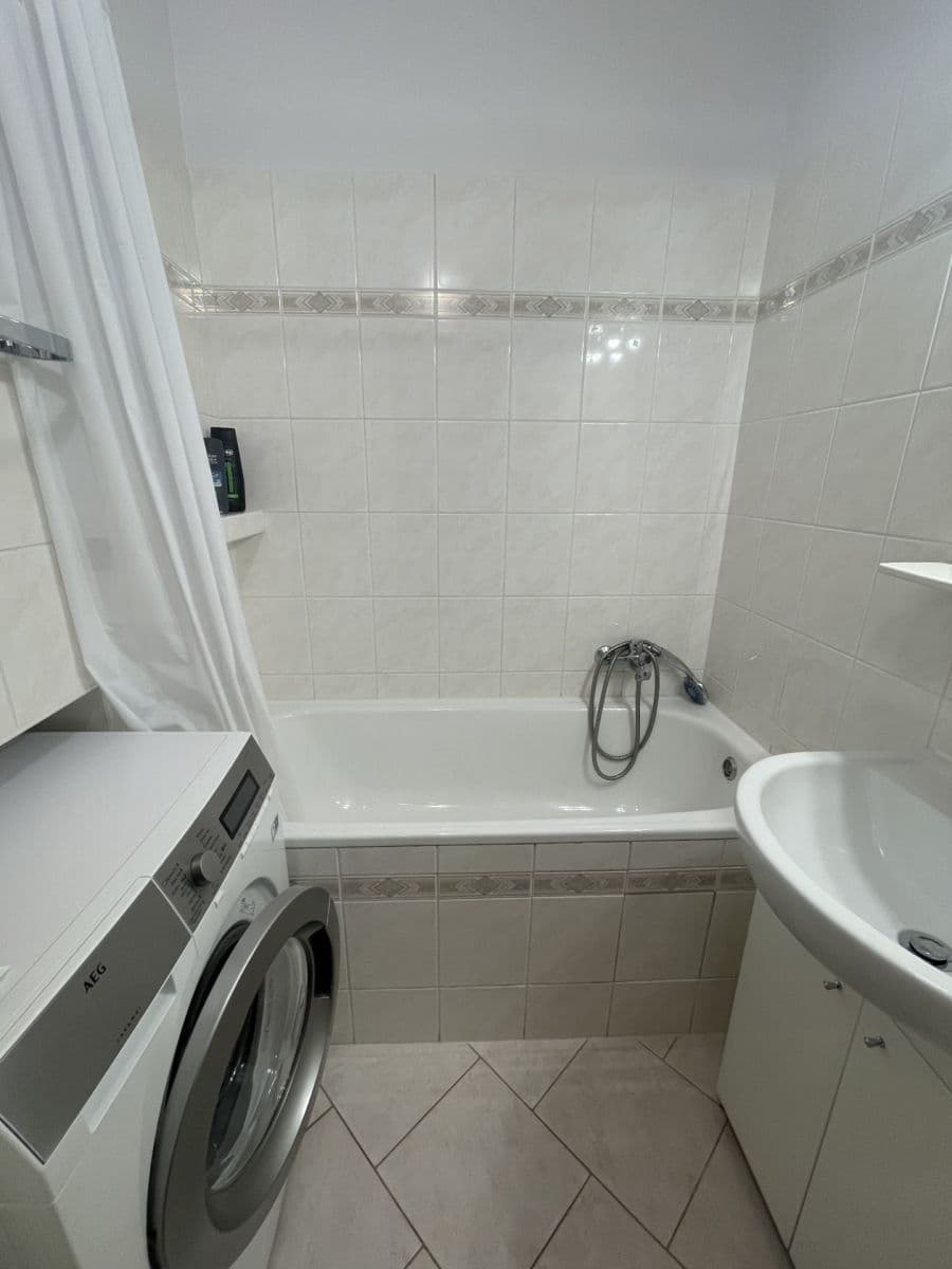 Pronájem bytu 2+1 50 m², Mochovská, Praha, Praha Pronájem bytu 2+1 50 m², Mochovská, Praha, Praha