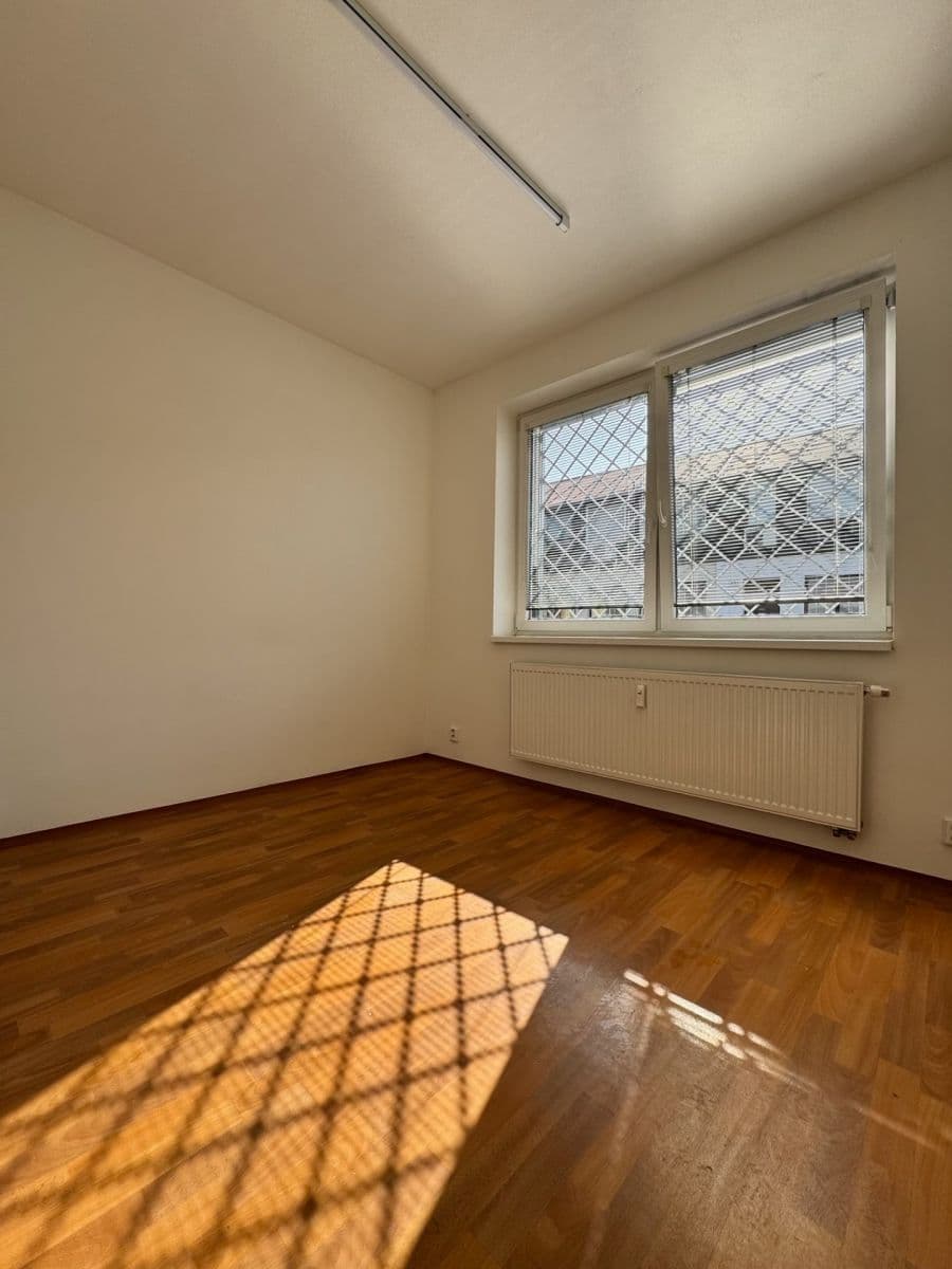 Pronájem bytu 2+kk 42 m², Jamborova, Brno, Jihomoravský kraj Pronájem bytu 2+kk 42 m², Jamborova, Brno, Jihomoravský kraj