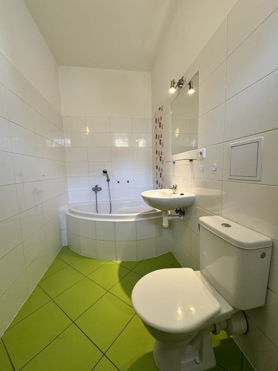 Pronájem bytu 2+kk 42 m², Jamborova, Brno, Jihomoravský kraj Pronájem bytu 2+kk 42 m², Jamborova, Brno, Jihomoravský kraj