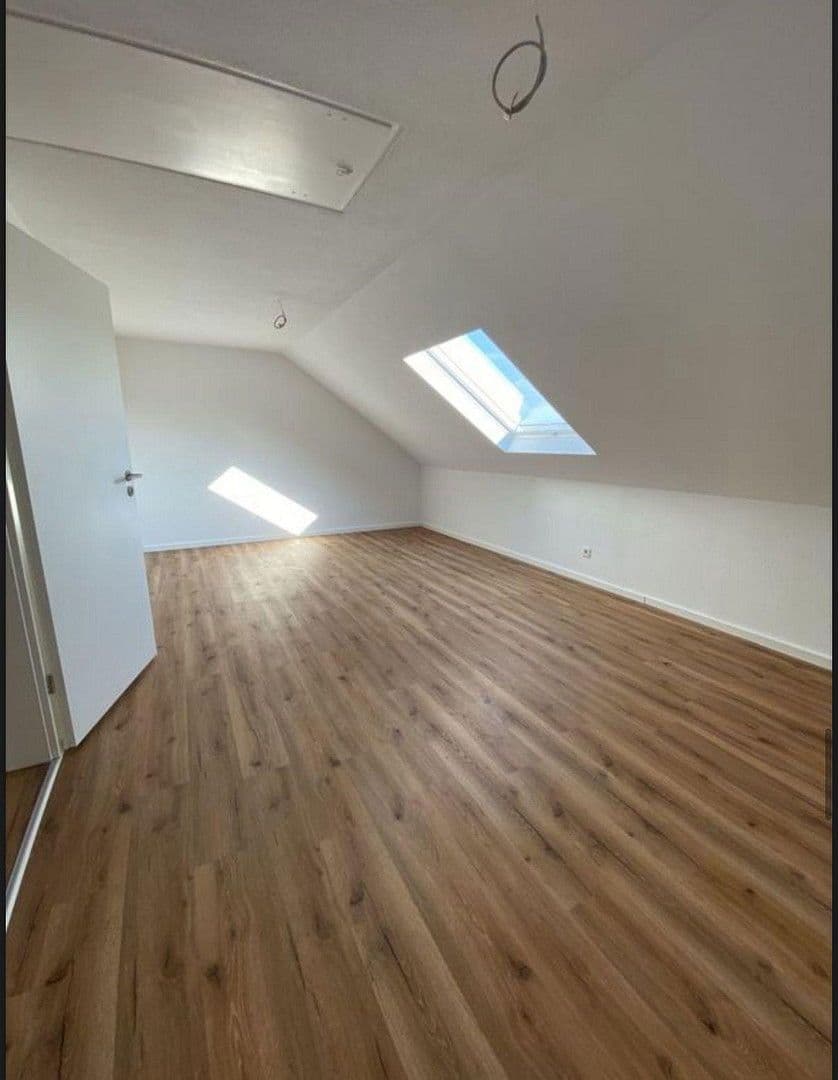 Pronájem bytu 2+1 90 m², Sankt-Catharina-Straße 10, Grabenstetten, Bádensko-Württembersko Pronájem bytu 2+1 90 m², Sankt-Catharina-Straße 10, Grabenstetten, Bádensko-Württembersko