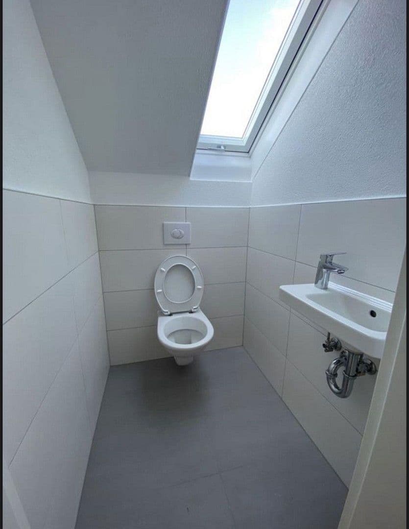 Pronájem bytu 2+1 90 m², Sankt-Catharina-Straße 10, Grabenstetten, Bádensko-Württembersko Pronájem bytu 2+1 90 m², Sankt-Catharina-Straße 10, Grabenstetten, Bádensko-Württembersko