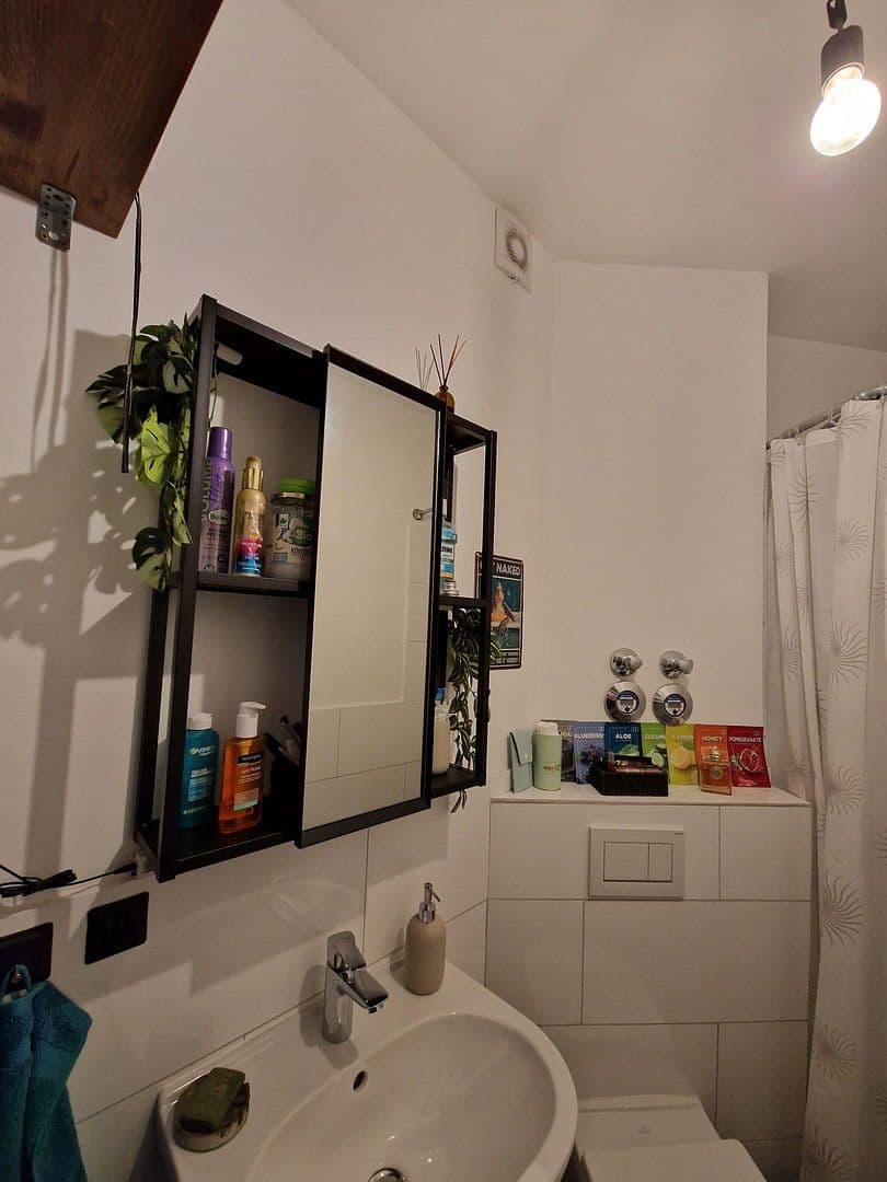 Pronájem bytu 2+1 41 m², Kölner Strasse 1, Leverkusen, Severní Porýní-Vestfálsko Pronájem bytu 2+1 41 m², Kölner Strasse 1, Leverkusen, Severní Porýní-Vestfálsko