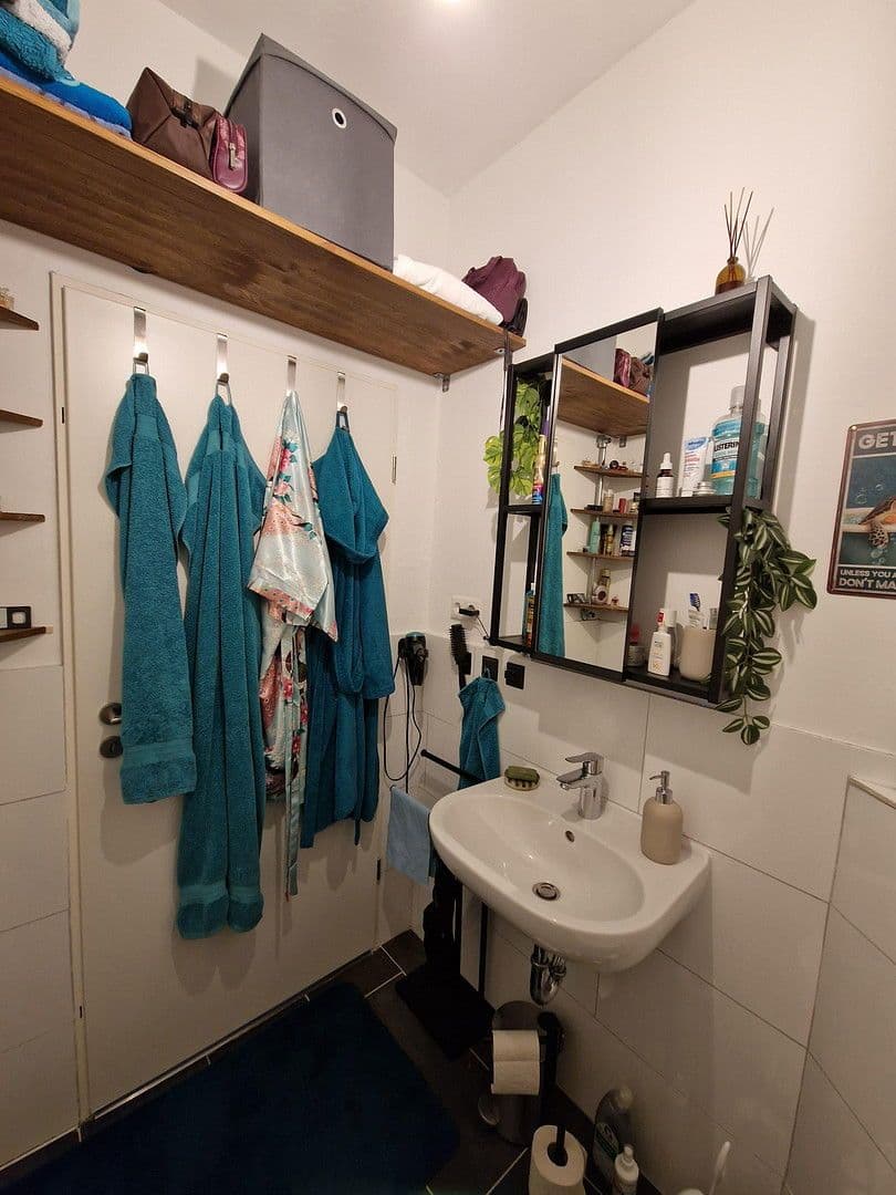 Pronájem bytu 2+1 41 m², Kölner Strasse 1, Leverkusen, Severní Porýní-Vestfálsko Pronájem bytu 2+1 41 m², Kölner Strasse 1, Leverkusen, Severní Porýní-Vestfálsko