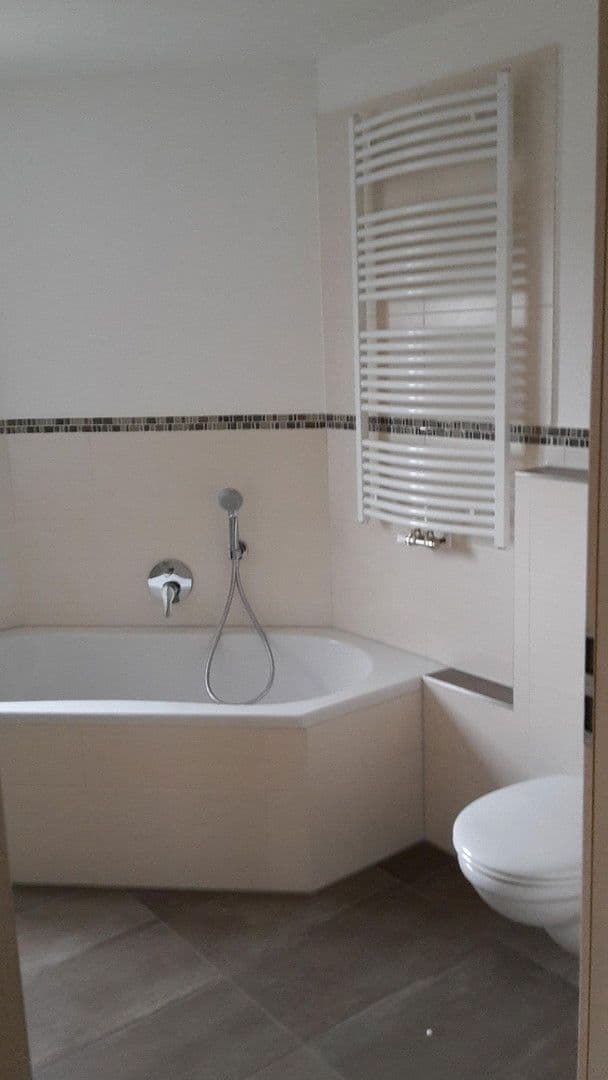 Prodej domu 105 m², pozemek 300 m², Sportplatzstraße 5, Weil, Bavorsko Prodej domu 105 m², pozemek 300 m², Sportplatzstraße 5, Weil, Bavorsko