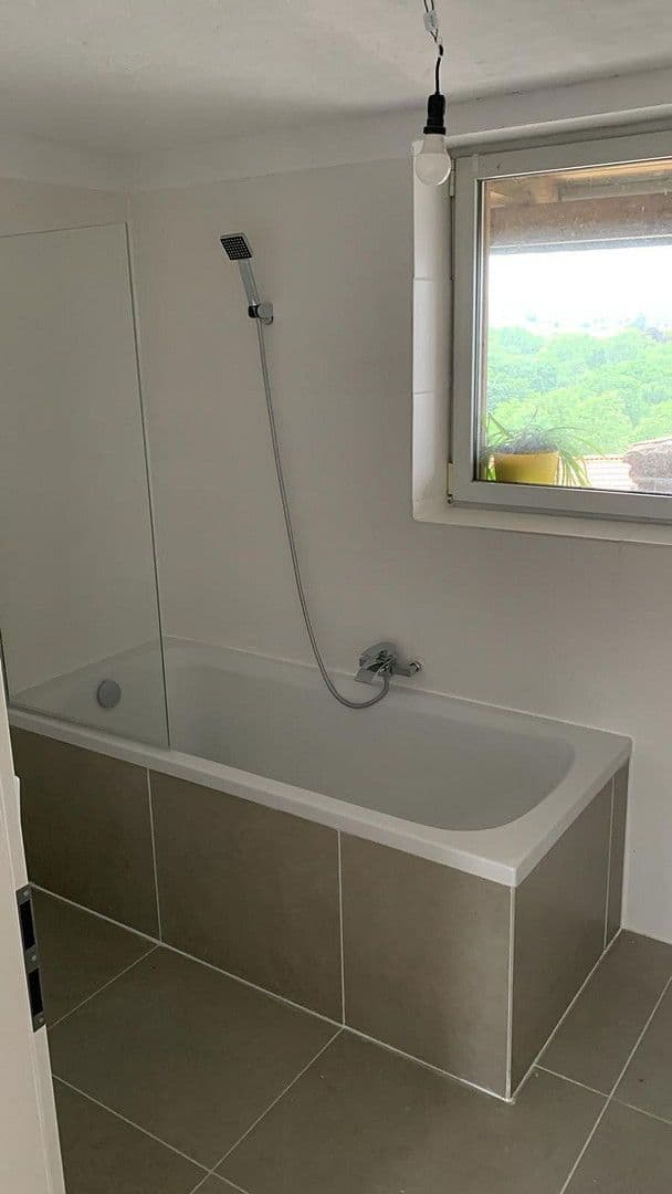 Pronájem bytu 3+1 79 m², Bergstraße 56, Apolda, Durynsko Pronájem bytu 3+1 79 m², Bergstraße 56, Apolda, Durynsko