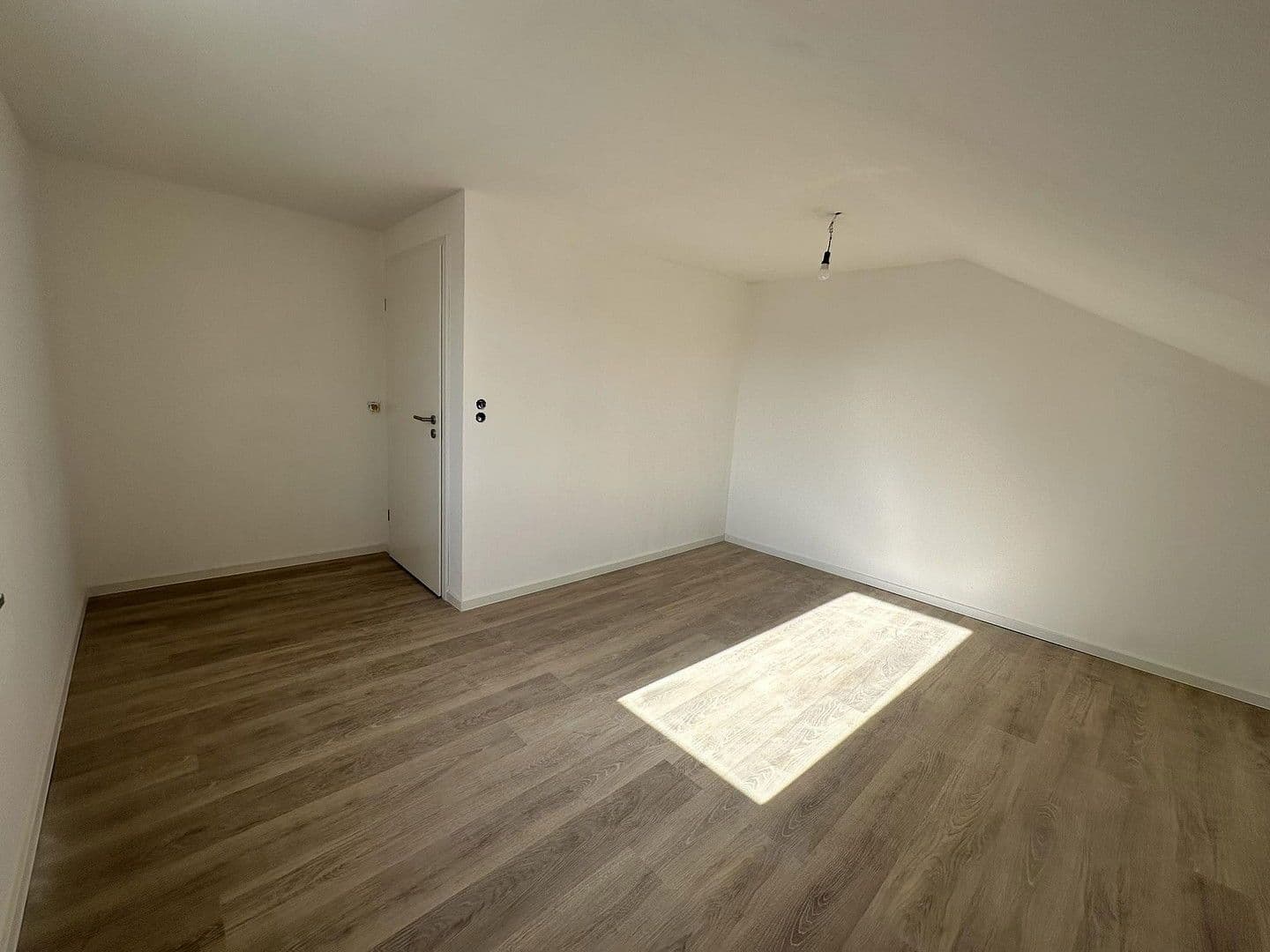 Pronájem bytu 3+1 79 m², Bergstraße 56, Apolda, Durynsko Pronájem bytu 3+1 79 m², Bergstraße 56, Apolda, Durynsko