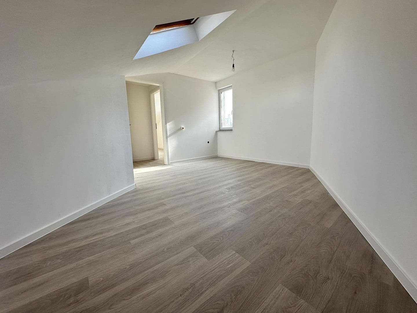 Pronájem bytu 3+1 79 m², Bergstraße 56, Apolda, Durynsko Pronájem bytu 3+1 79 m², Bergstraße 56, Apolda, Durynsko