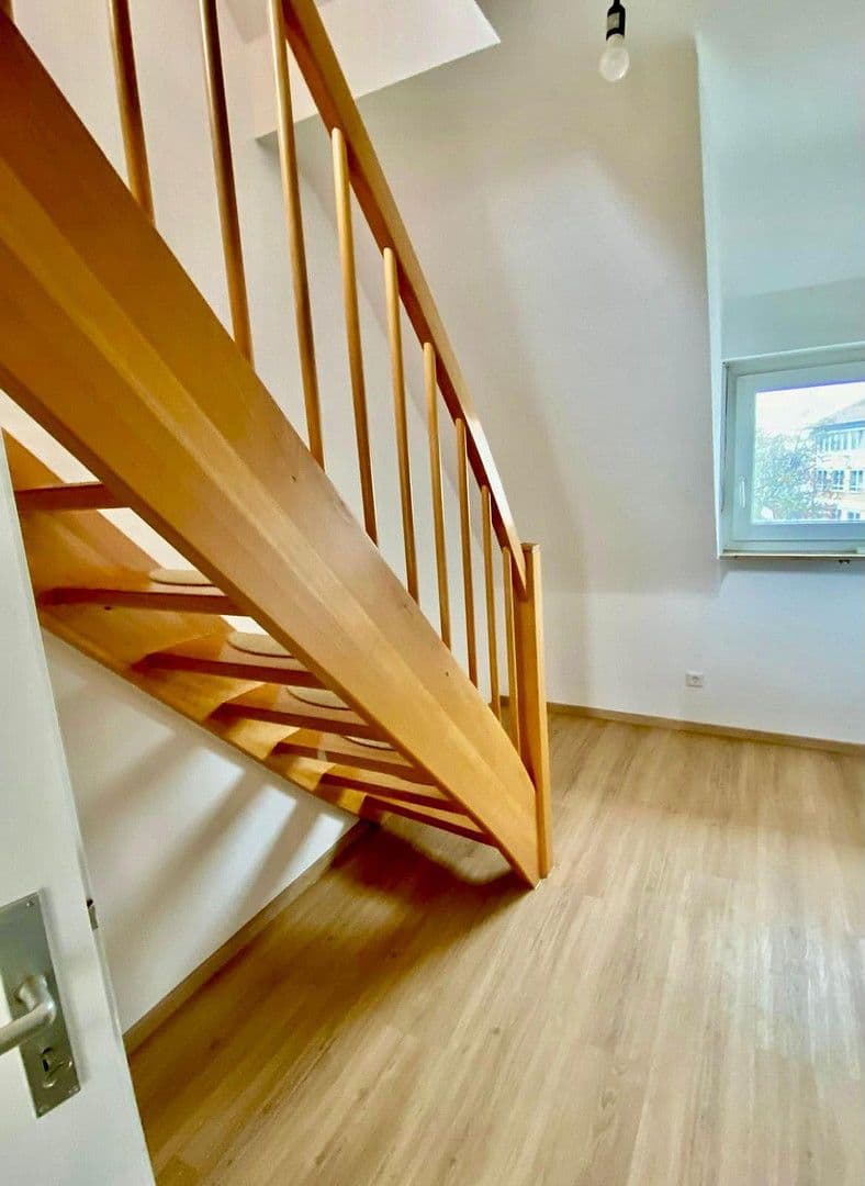 Pronájem bytu 4+1 64 m², Stuttgart, Bádensko-Württembersko Pronájem bytu 4+1 64 m², Stuttgart, Bádensko-Württembersko