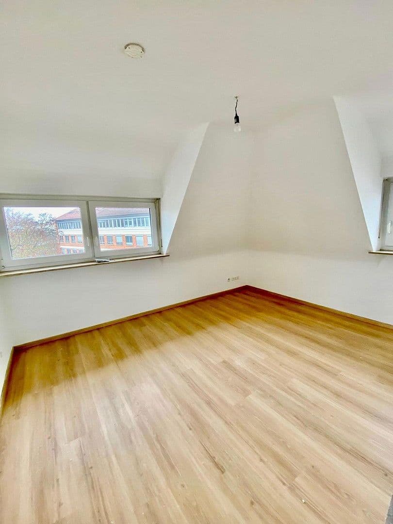 Pronájem bytu 4+1 64 m², Stuttgart, Bádensko-Württembersko Pronájem bytu 4+1 64 m², Stuttgart, Bádensko-Württembersko